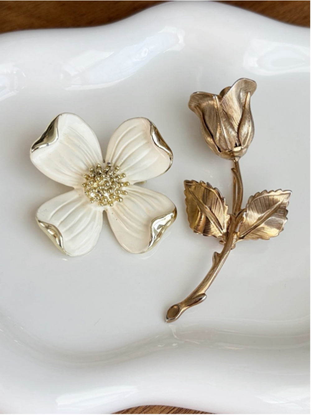 Vintage Estate Flower Brooches Bundle Lot Enamel Flower Brooch Gold Tone Rose
